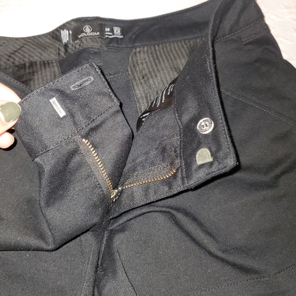 2 pairs of Volcom shorts for 1. Never worn - Picture 6 of 16